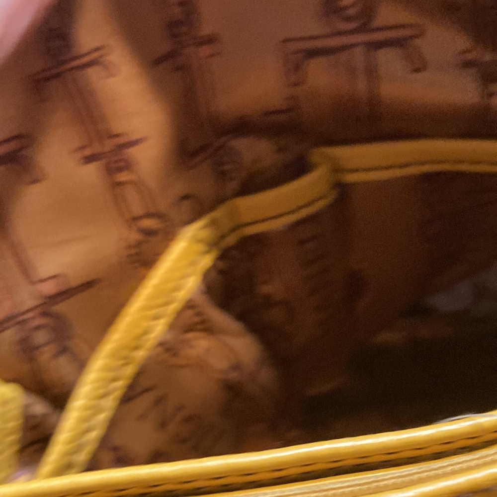 Vintage Mustard ( gold) Leather Handbag - Picture 10 of 11